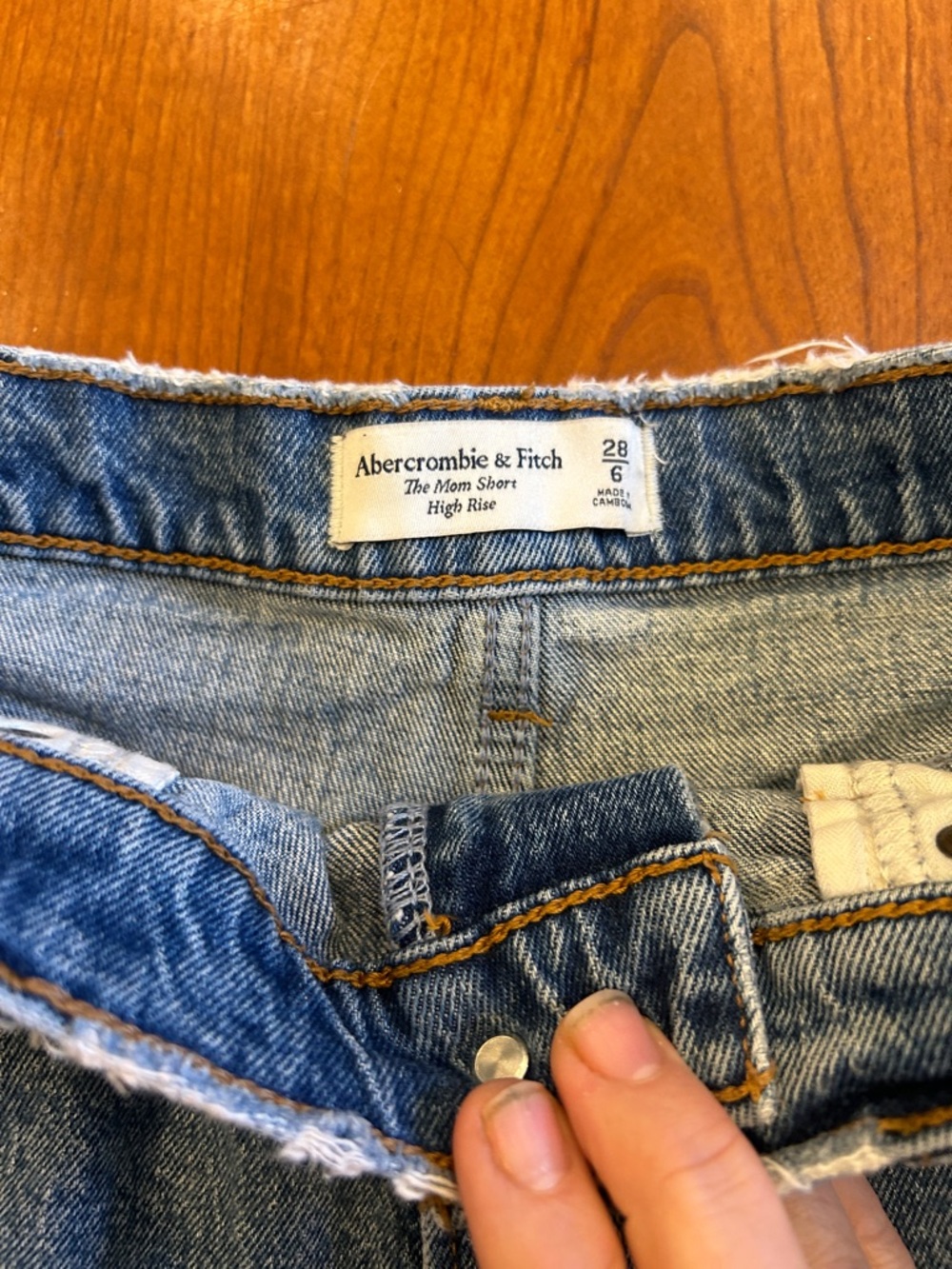 Abercrombie High Rise Mom Short 6 28 - Picture 2 of 7